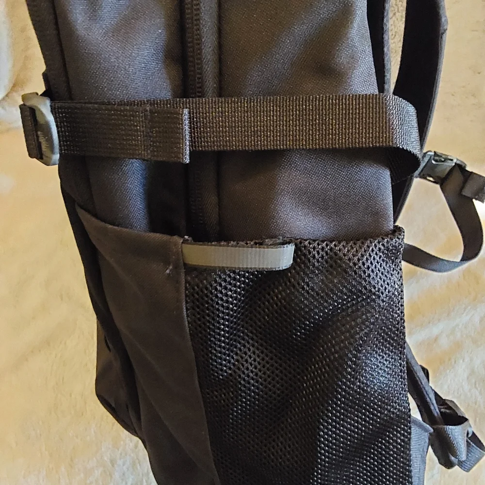🌺NWT The North Face Dyno Flexvent Black Utility Backpack